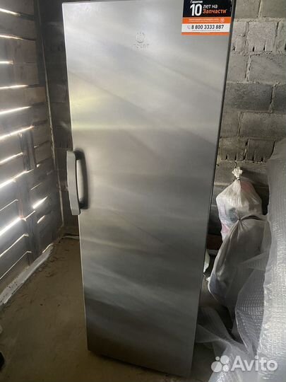 Морозильный шкаф Indesit