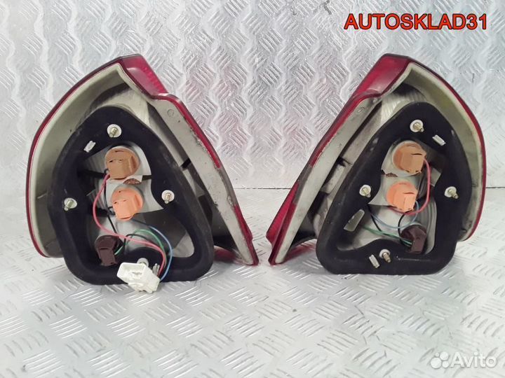 Фонарь задний наружный Mitsubishi Carisma MR485469