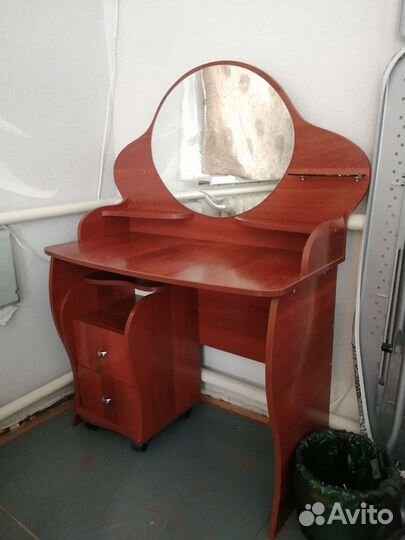 Трюмо с зеркалом