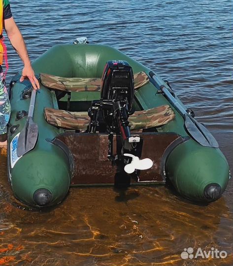 Лодка с мотором