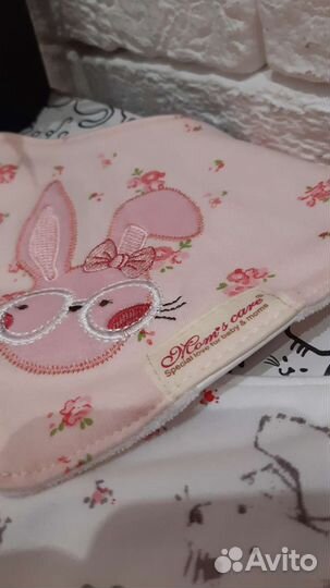 Слюнявчик для девочки