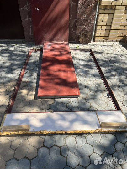 Дверь входная металлическая б/у