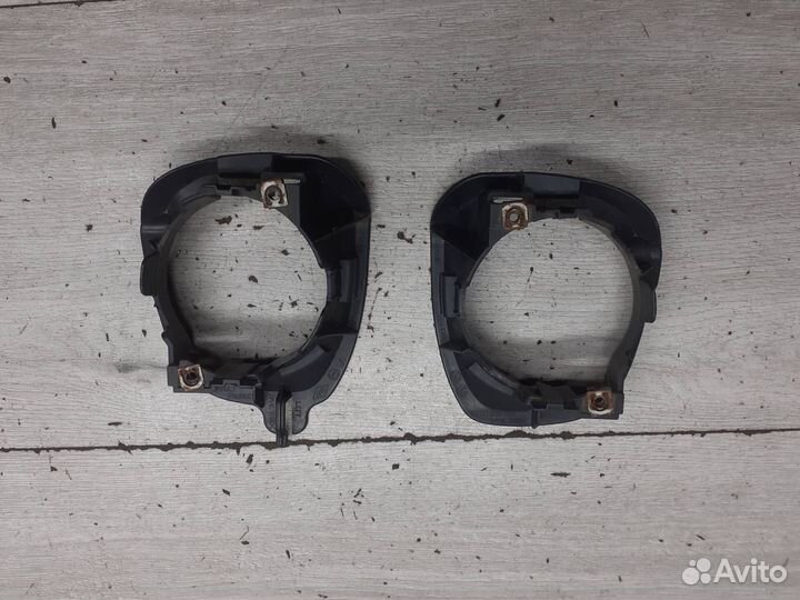 Кронштейн противотуманной фары Renault Sandero