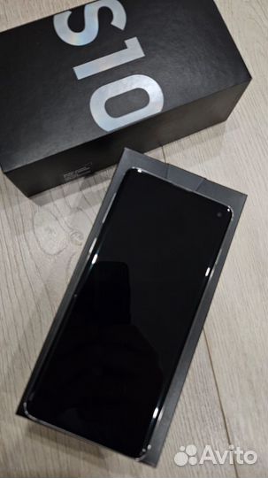 Samsung Galaxy S10, 8/128 ГБ