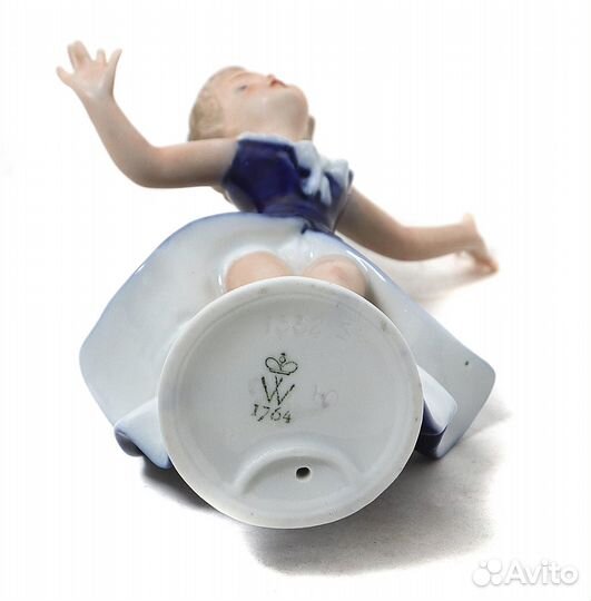 Фарфоровая фигура 