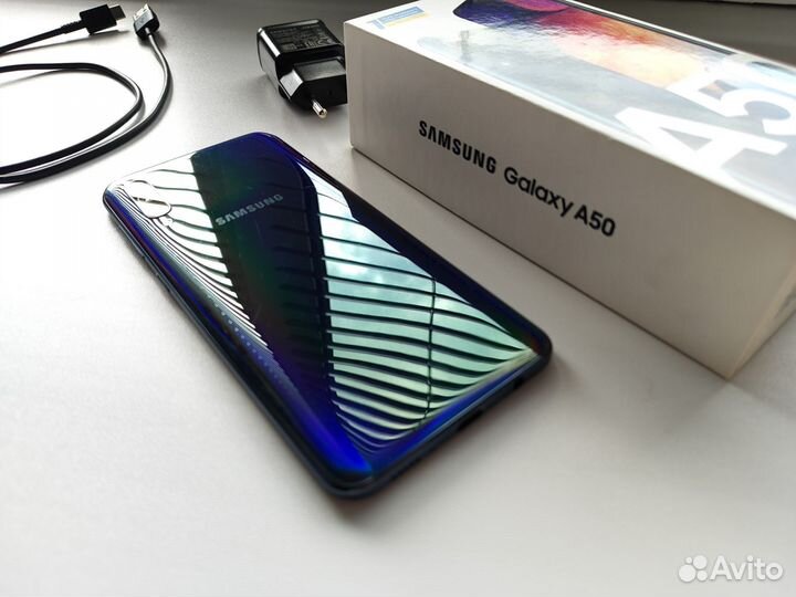 Смартфон Samsung Galaxy A50 4/64Gb