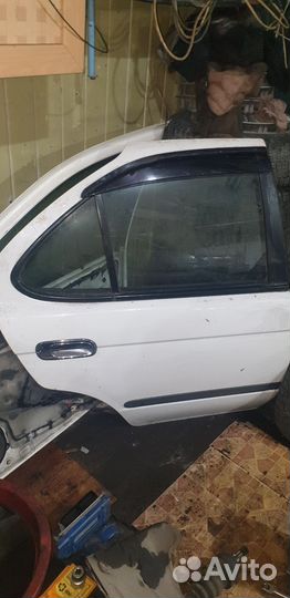 Продам двери nissan sunny 15