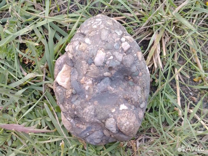 Камень с магмой