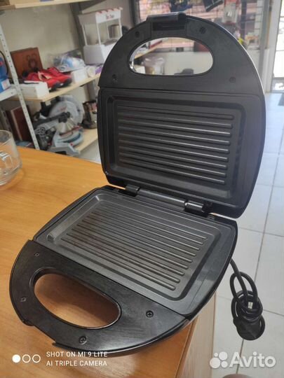 Сэндвичница Sinbo SSM-2522BG