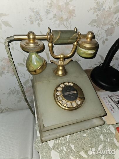 Телефон из оникса