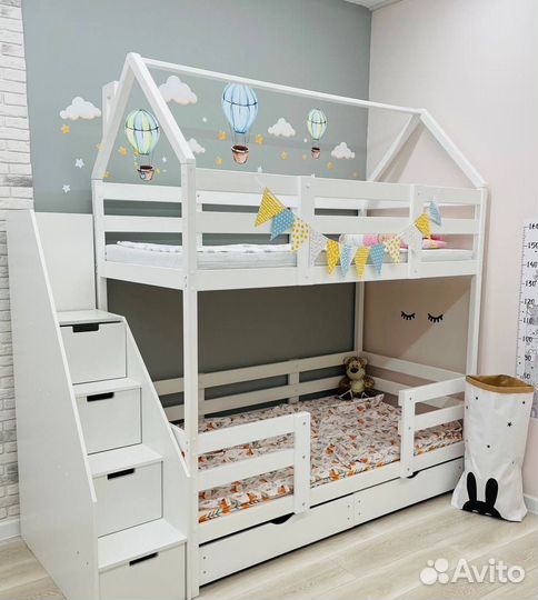 Детская двухъярусная кровать домик с комодом