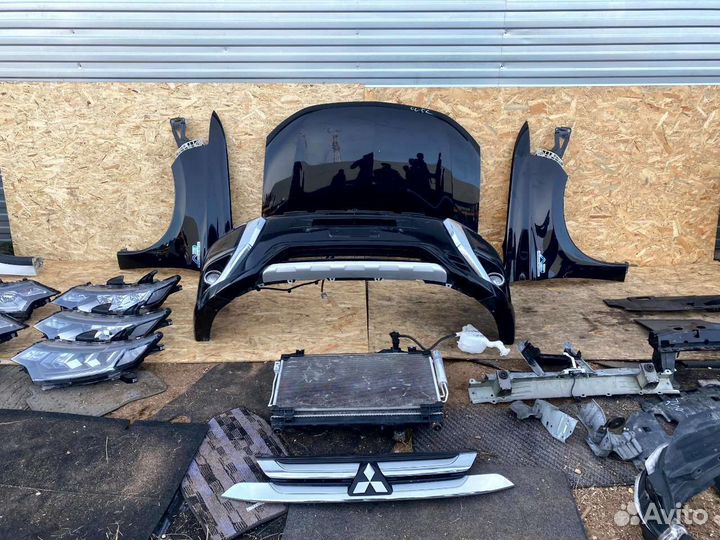 Передняя часть автомобиля Mitsubishi Outlander 3