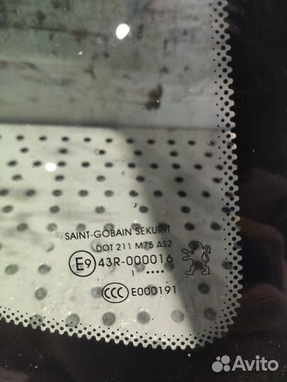 Стекло глухое заднее правое Peugeot 3008 1.6 turbo