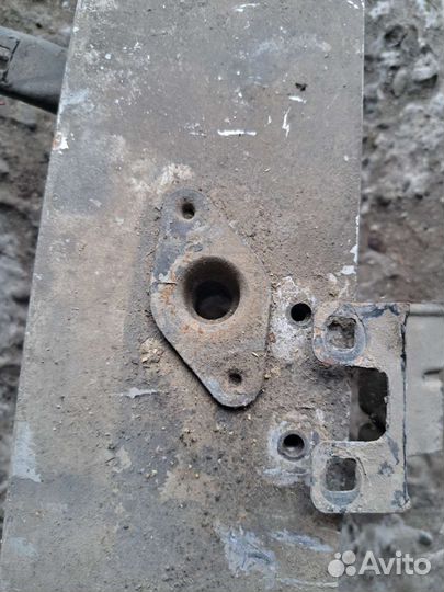 Усилитель переднего бампера на Mercedes W203