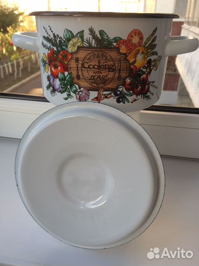 Эмалированная кастрюля 1,5 литра