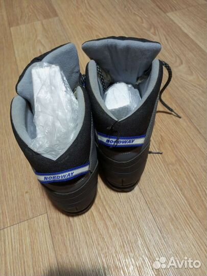 Лыжи и ботинки