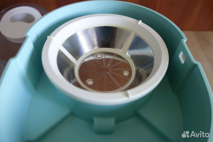 Соковыжималка центробежная Delonghi KC280