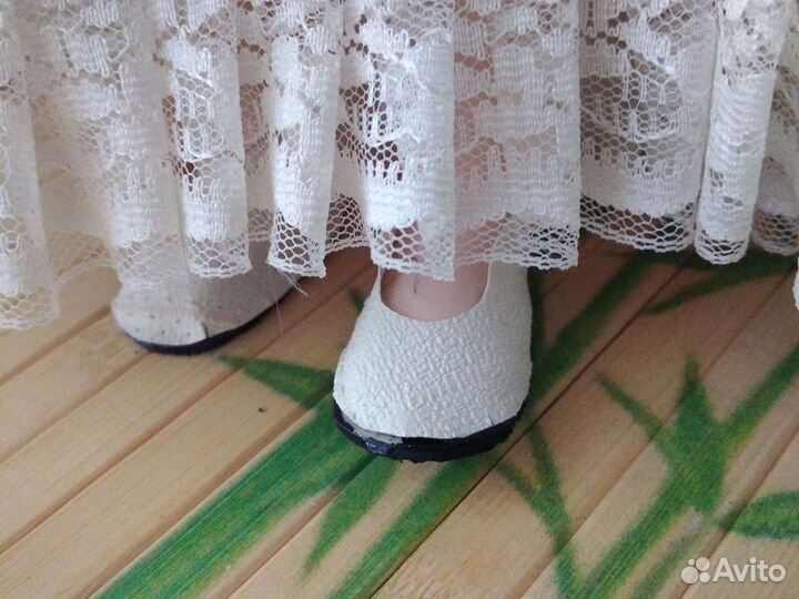 Фарфоровая кукла