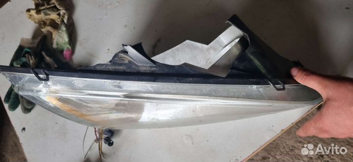 Стекло правой фары на ford focus 2 дорест