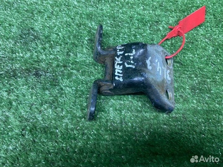 Петля двери передняя левая Kia Spectra