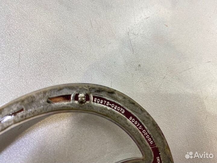 Эмблема задняя Toyota Land Cruiser 200 1VD-FTV