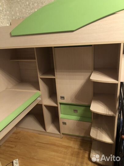 Детская кровать чердак со столом