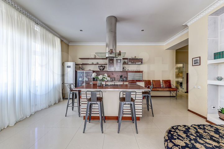 Квартира-студия, 70 м², 2/6 эт.
