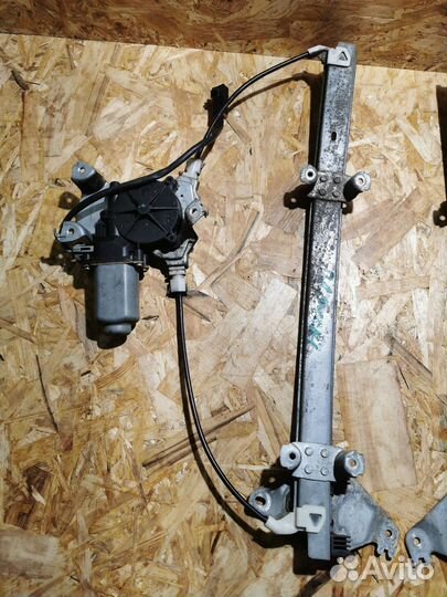 Стеклоподъемник передний Nissan Primera P-11 1.6