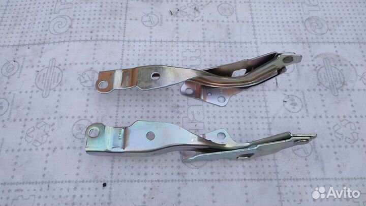 Петля капота Hyundai Solaris 1