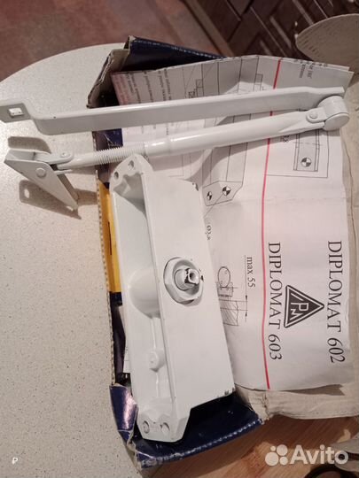 Доводчик дверной diplomat