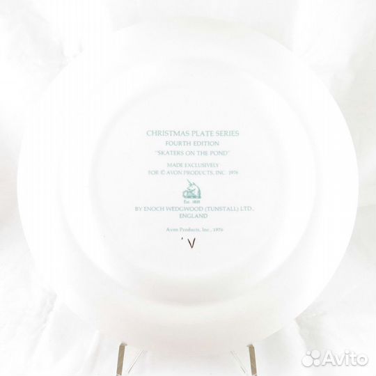 Тарелки серии «Рождественские Воспоминания Эйвон»