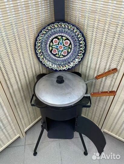 Казан чугунный и печь с трубой