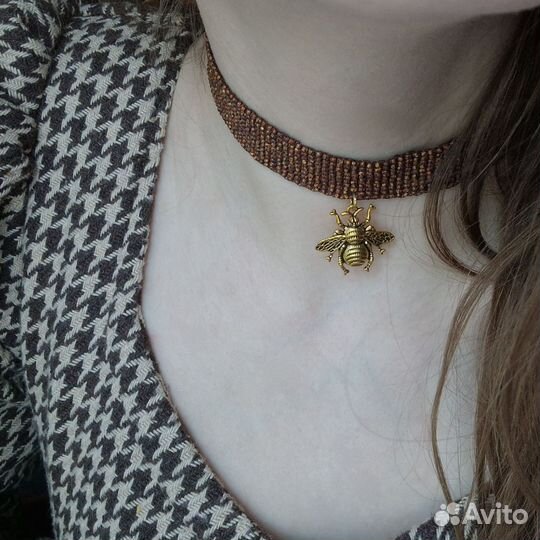 Чокер с пчелой