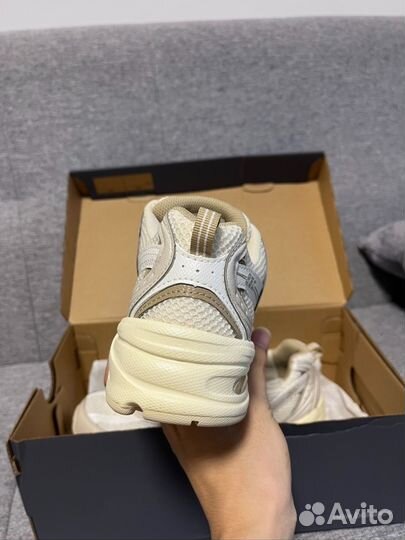 Кроссовки New balance 530 бежевые