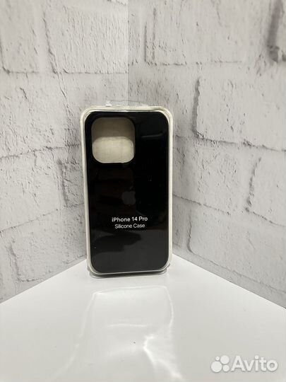 Чехол на iPhone 14