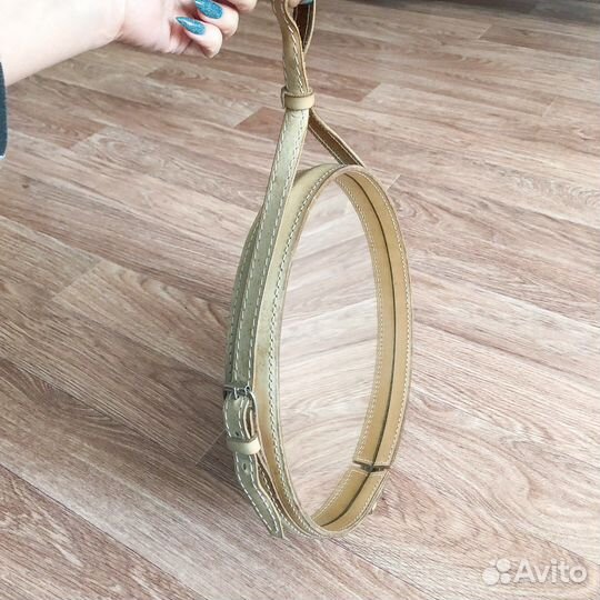 Зеркало в рамке из натуральной кожи