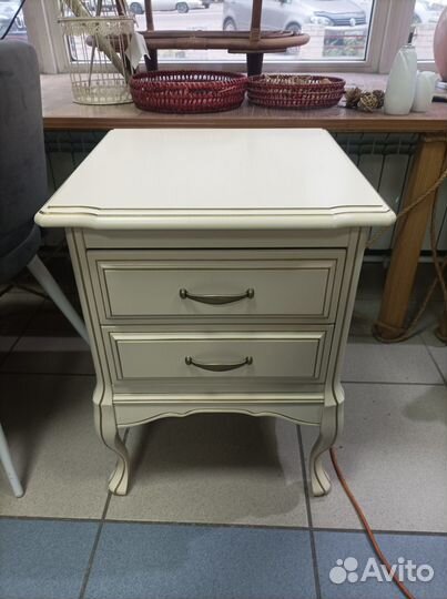 Тумбочка прикроватная бук новая