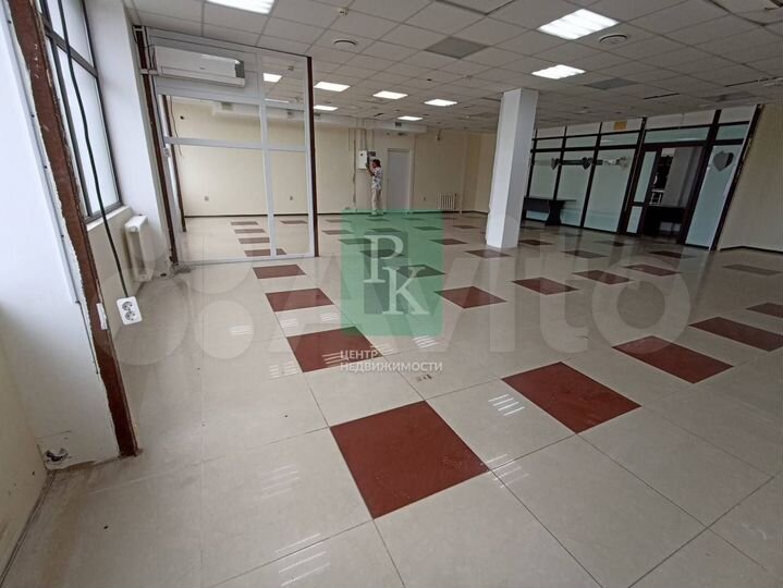 Помещение в Плазе у эскалатора