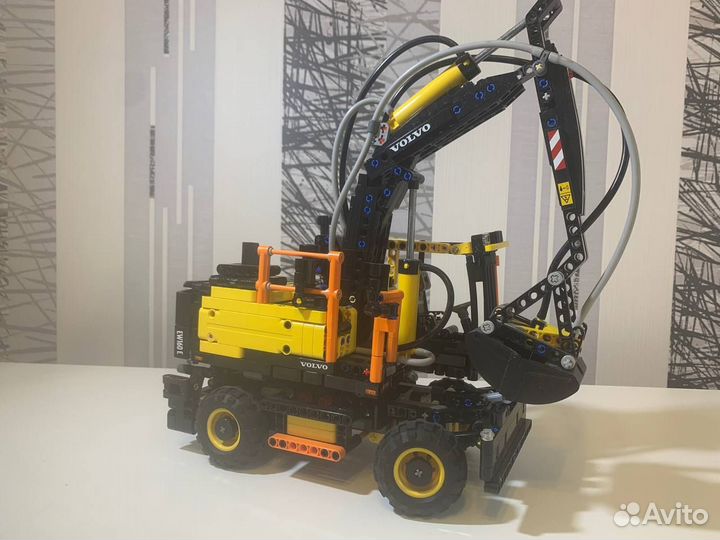 Lego Technic 42053 Экскаватор Volvo EW 160E