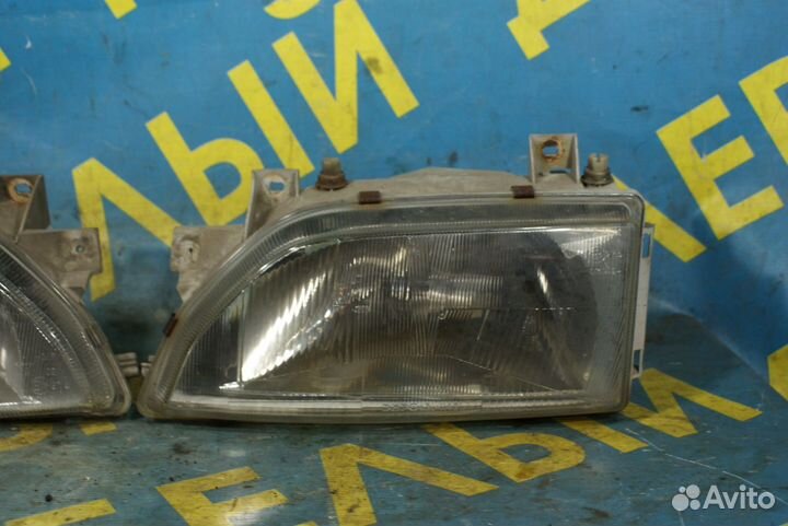 Передняя фара Ford Escort