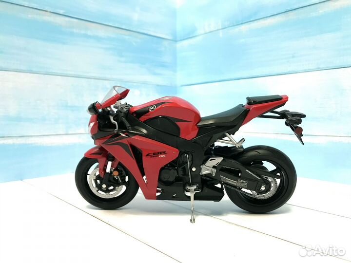 Модель мотоцикла honda CBR-1000R 1/10