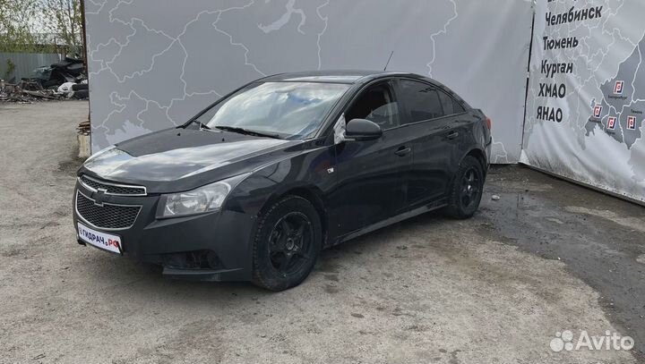 Накладка крышки багажника Chevrolet Cruze 95270502