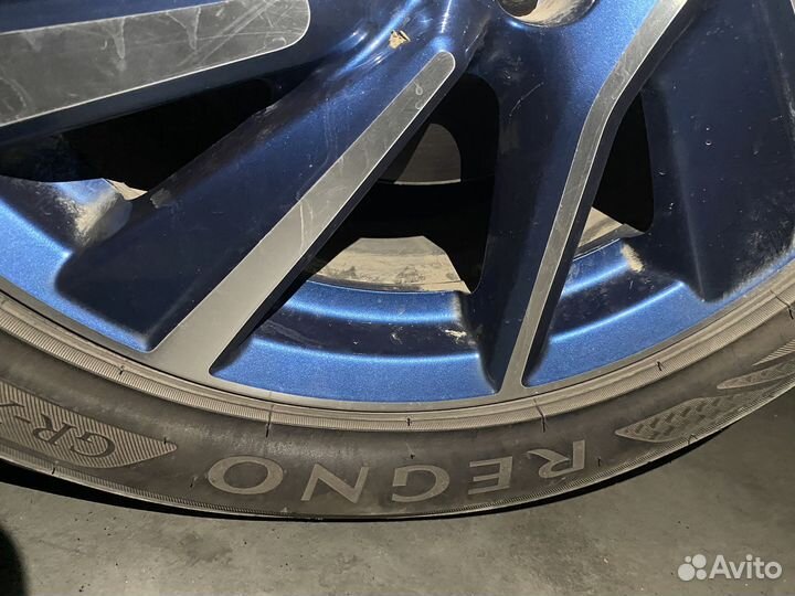 Bridgestone Regno GR-XT 215/50 R17