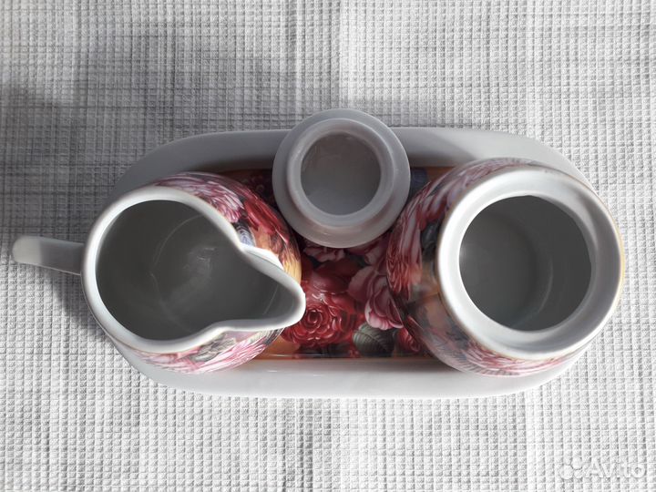 Сахарница, сливочник - набор на подносе