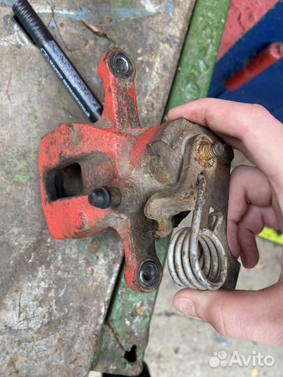 Суппорт задний правый solaris 2012