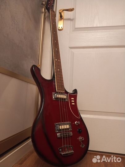 Бас гитара Урал