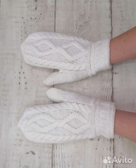 Варежки белые из козьего пуха