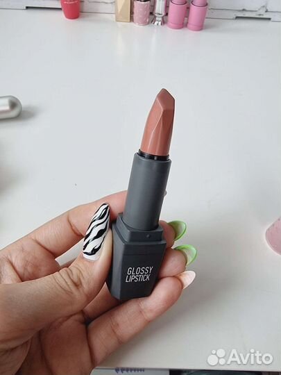 Помады для губ kiko,Jeffrey star,benefit и тд