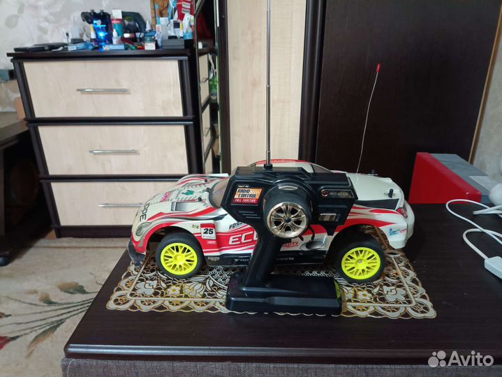 Радиоуправляемая машина дрифт