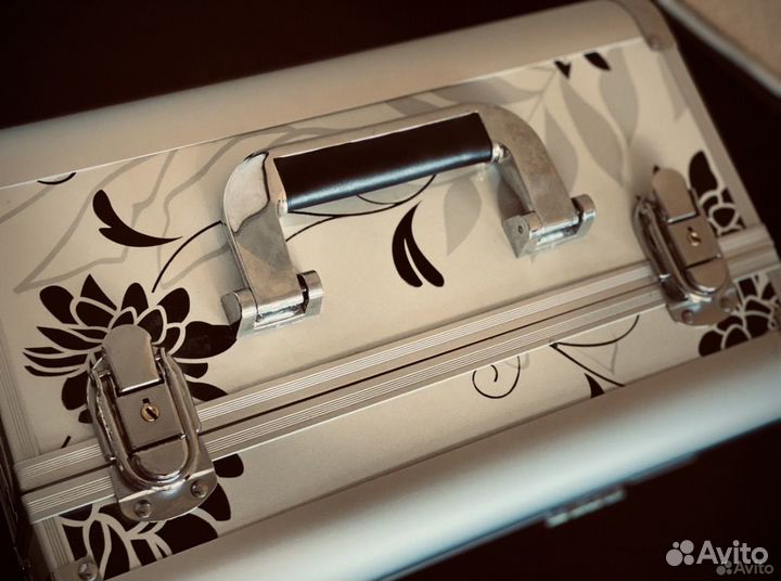 Чемодан под косметику б/у